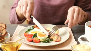 طريقه عمل بيتزا بالبيض والخضروات وجبه افطار صحيه 6 طريقه عمل بيتزا بالبيض والخضروات وجبه افطار صحيه